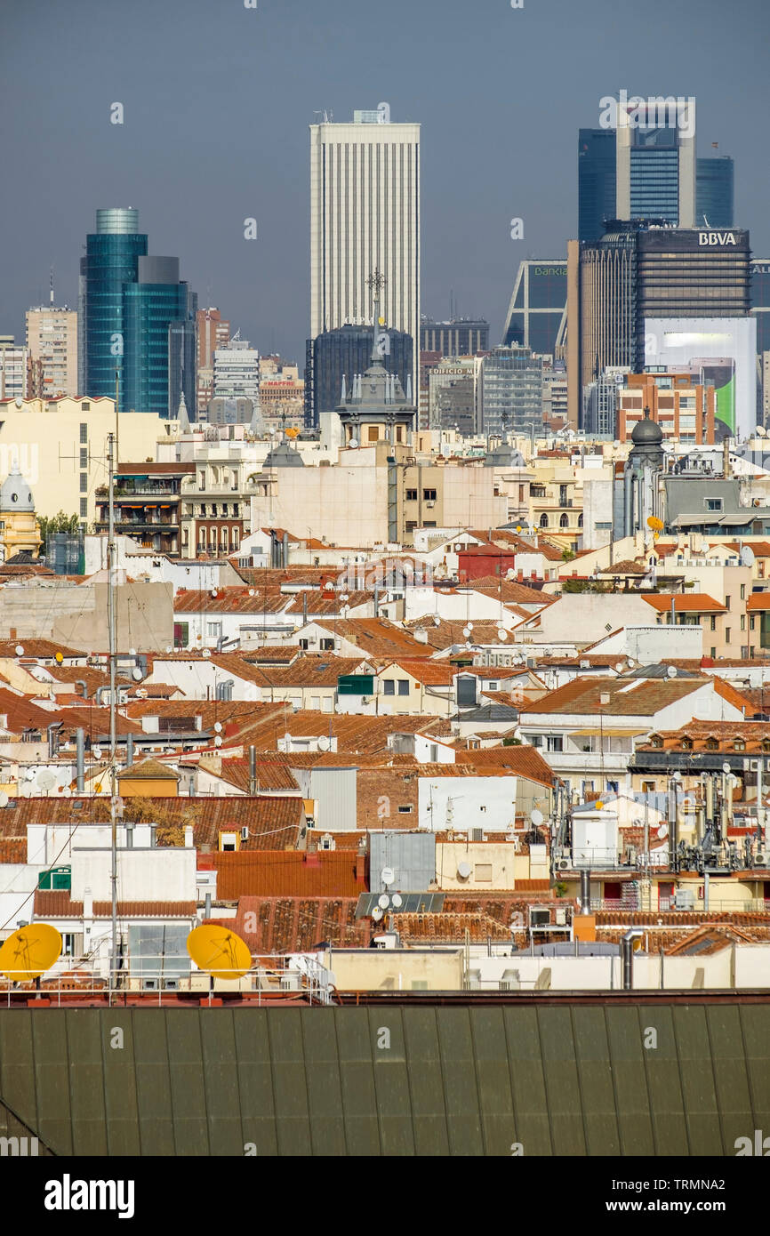 Panoramablick auf Madrid und globale Erwärmung Maßnahmen und Treibhausgasemissionen. Spanien Stockfoto