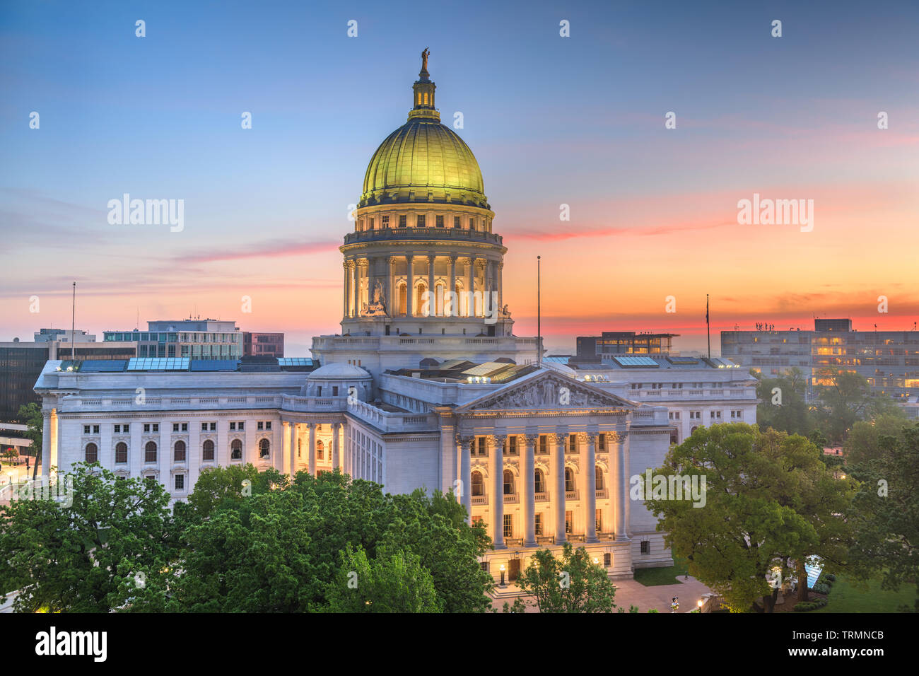 Madison, Wisconsin, USA State Capitol Building in der Abenddämmerung. Stockfoto