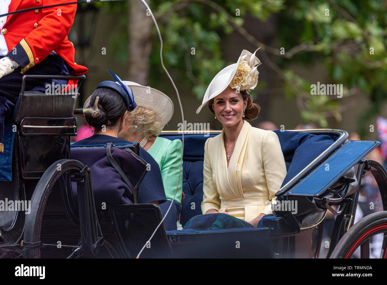 Kate Middleton auf die Farbe in der Mall, London, UK. Herzogin von Cambridge, Herzogin von Sussex und der Herzogin von Cornwall Camilla im Schlitten Stockfoto