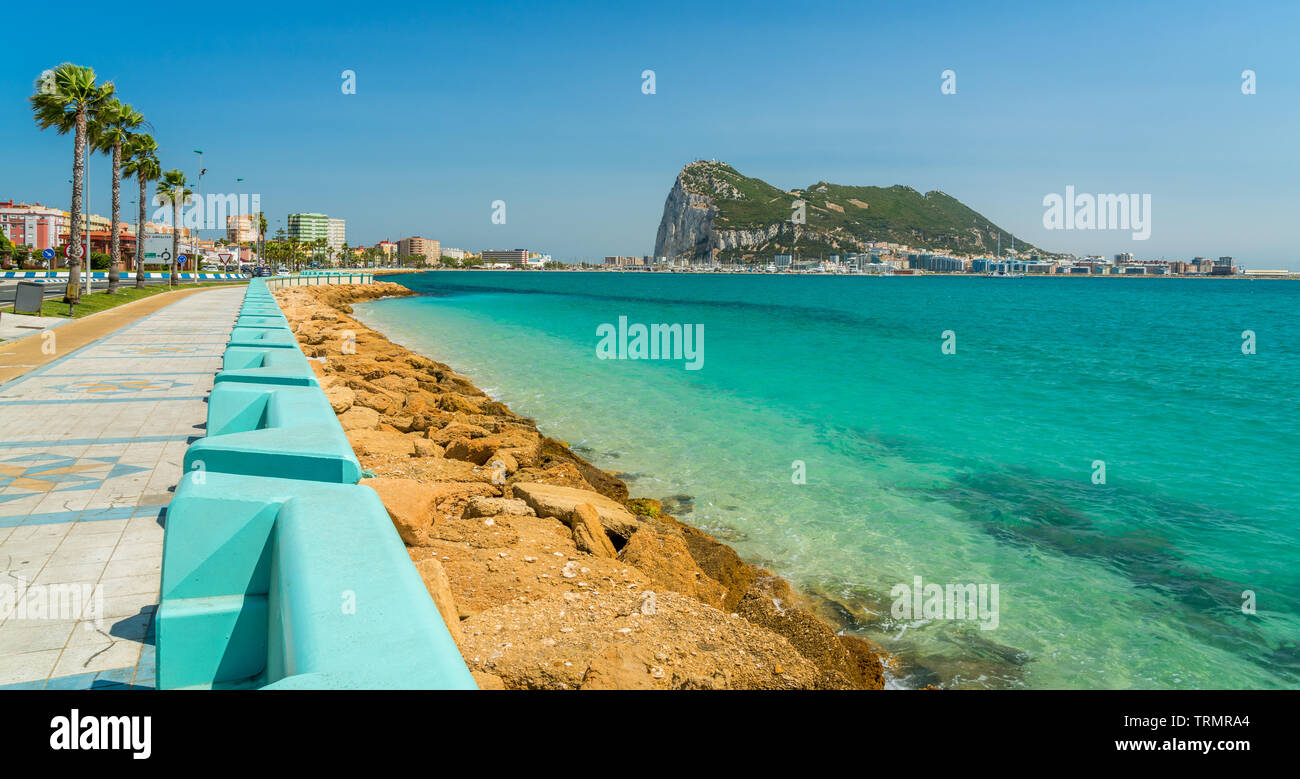 Gibraltar Rock wie von La Linea de la Concepcion gesehen, in Spanien. Stockfoto