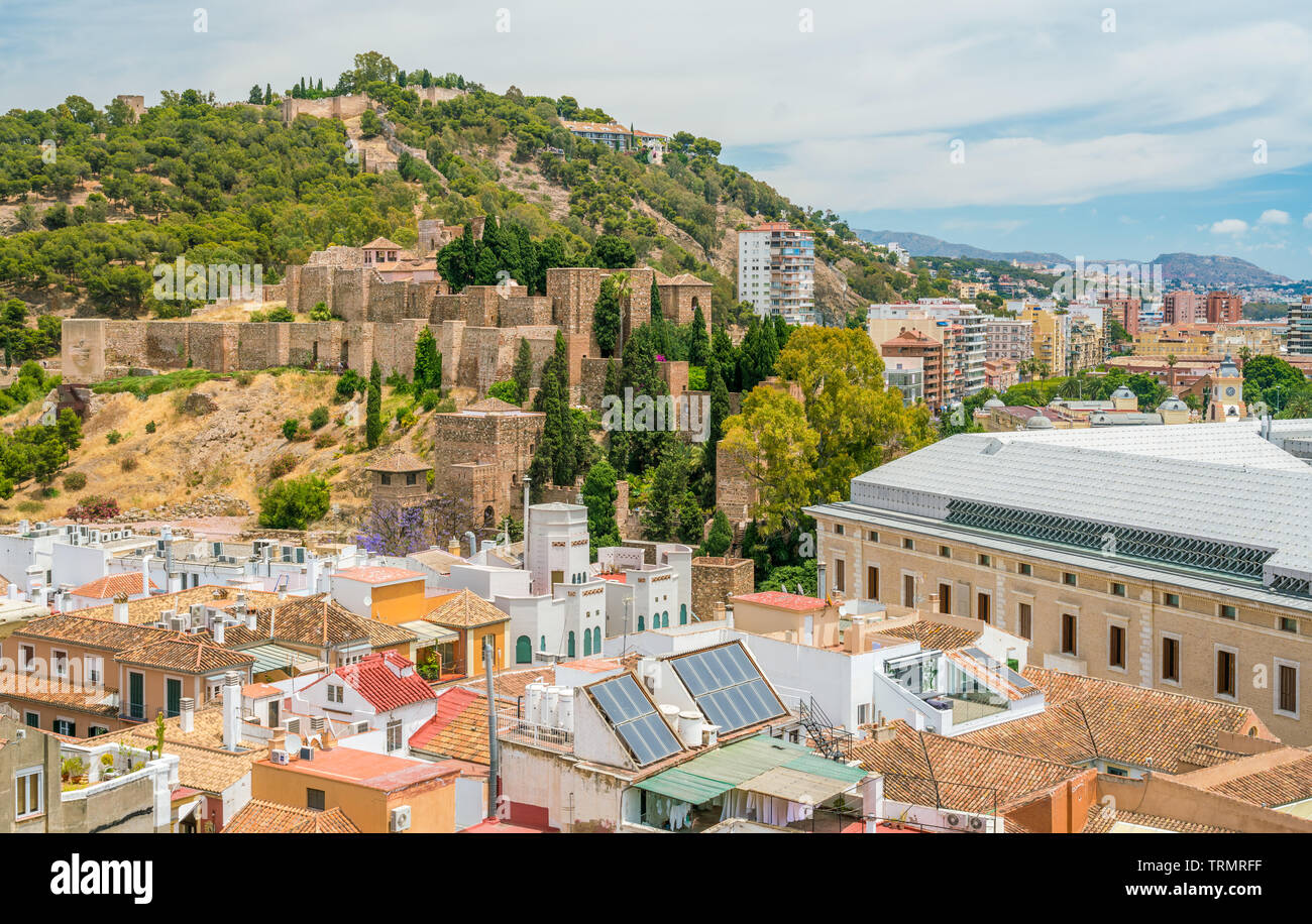 Panoramische Sicht mit Castillo de Gibralfaro in Malaga, Andalusien, Spanien. Stockfoto