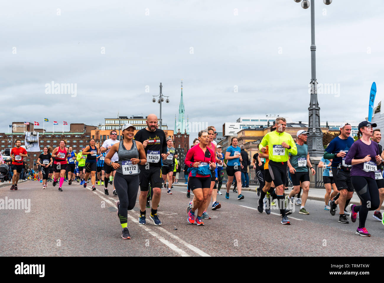 Läufer in der Stockholm Marathon 2019 konkurrierenden Stockfoto