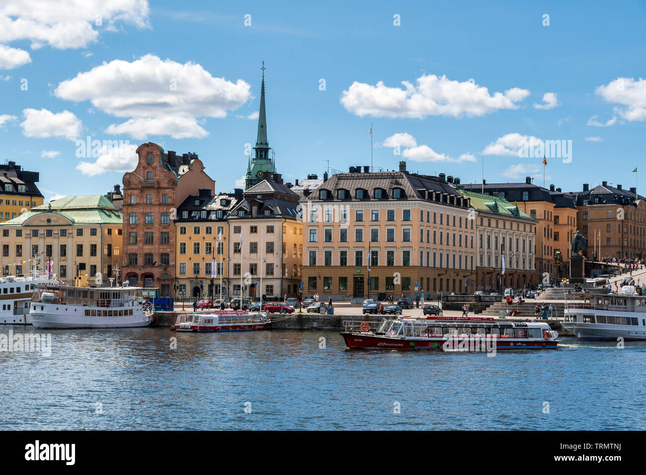 Ein Schiff überquert den Lilla Värtan in Stockholm, Schweden Stockfoto