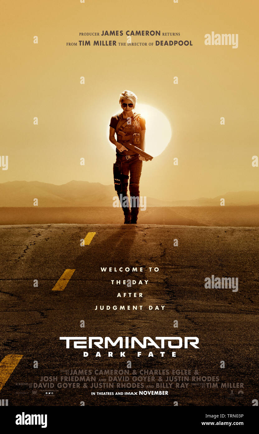 Terminator: dunkles Schicksal (2019) unter der Regie von Tim Miller und Hauptdarsteller Mackenzie Davis, Linda Hamilton, Brett Azar und Arnold Schwarzenegger. Sarah Connor gibt einen T-1000 zu kämpfen. Stockfoto