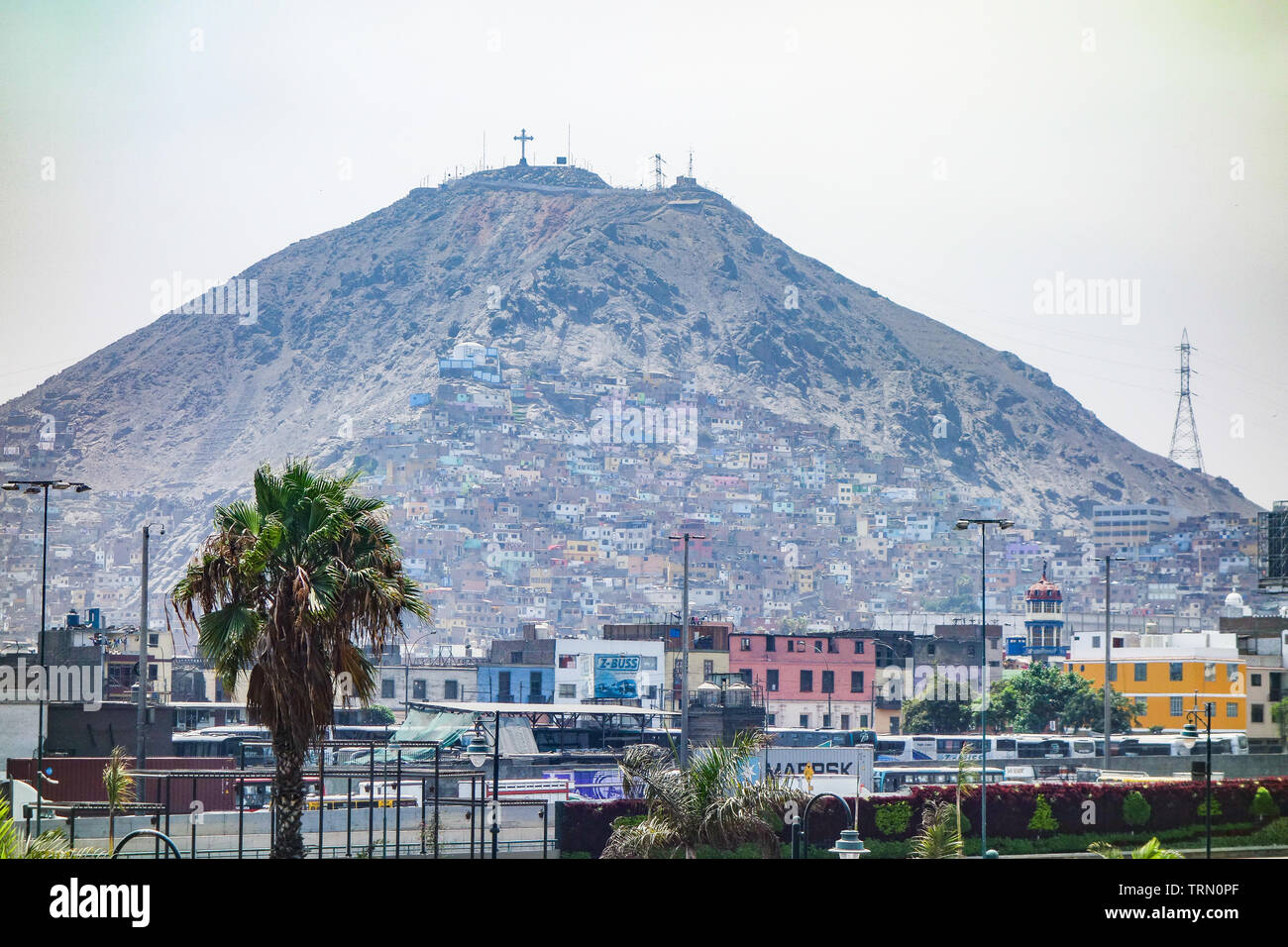 Cerro San Cristobal mit Blick auf das historische Zentrum von Lima, Peru Stockfoto