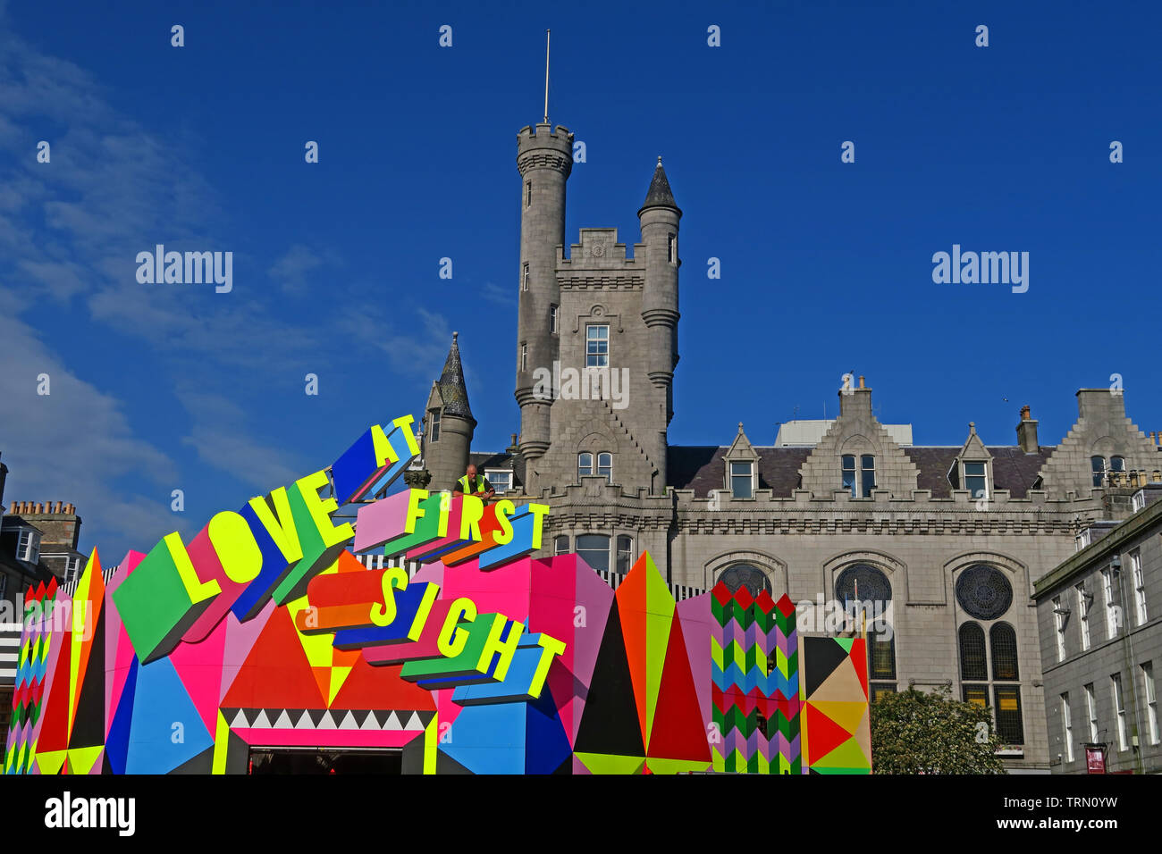 Morag Myerscough installation Liebe auf den ersten Blick in den Mercat, Granary, Aberdeen, Schottland, Großbritannien-Aberdeen Art Festival 2019 Stockfoto