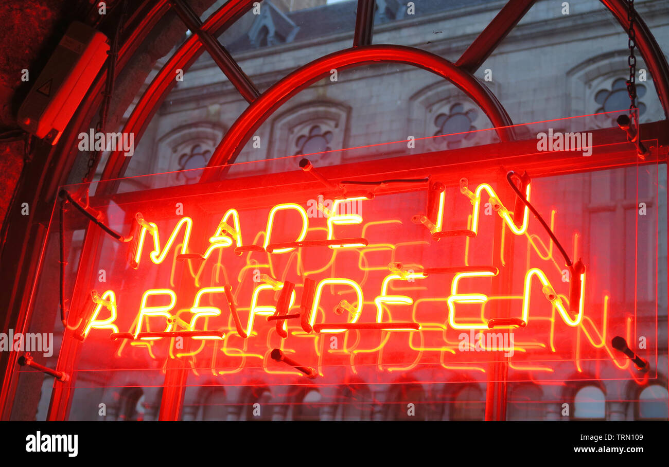 In Aberdeen Rot Neon Sign in Fenster, Brewdog Granary, Bar, 5-9 Union St, Aberdeen, Schottland, UK, AB11 5BU Stockfoto