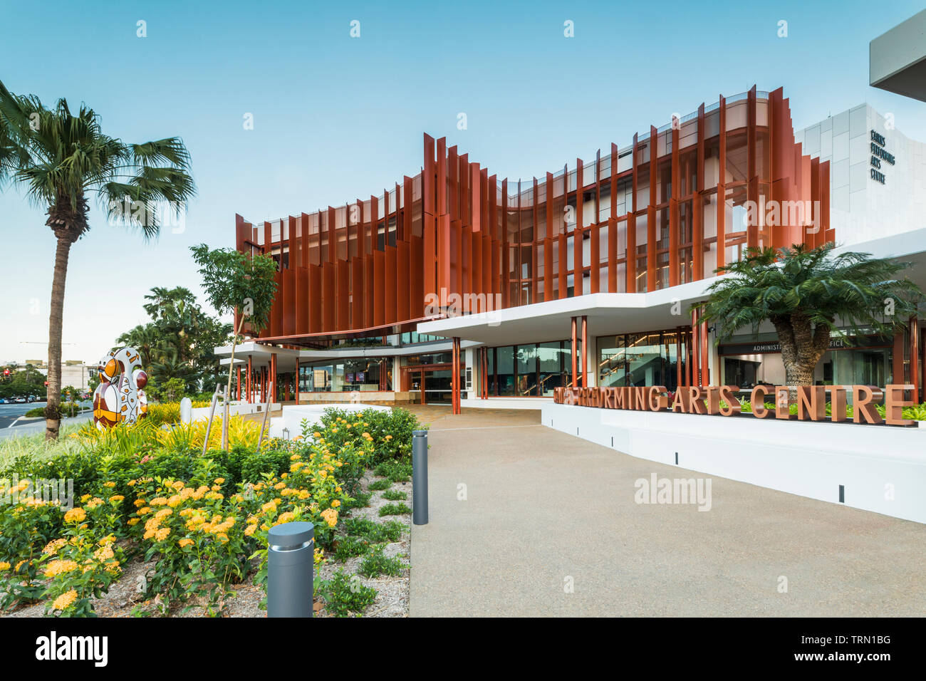 Eingang zum Cairns Performing Arts Center, die Ende 2018 abgeschlossen, Cairns, Queensland, Australien Stockfoto