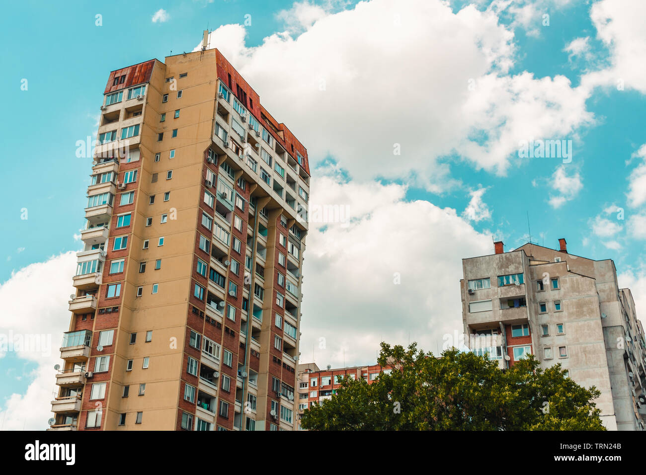 Kommunistische Gebäude in Sofia Bulgarien an einem bewölkten Tag Stockfoto