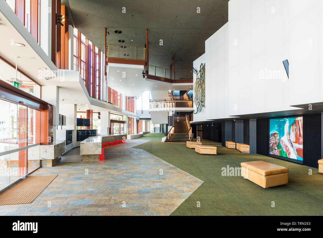 Das Foyer des Cairns Performing Arts Center, die Ende 2018 abgeschlossen. Cairns, Queensland, Australien Stockfoto