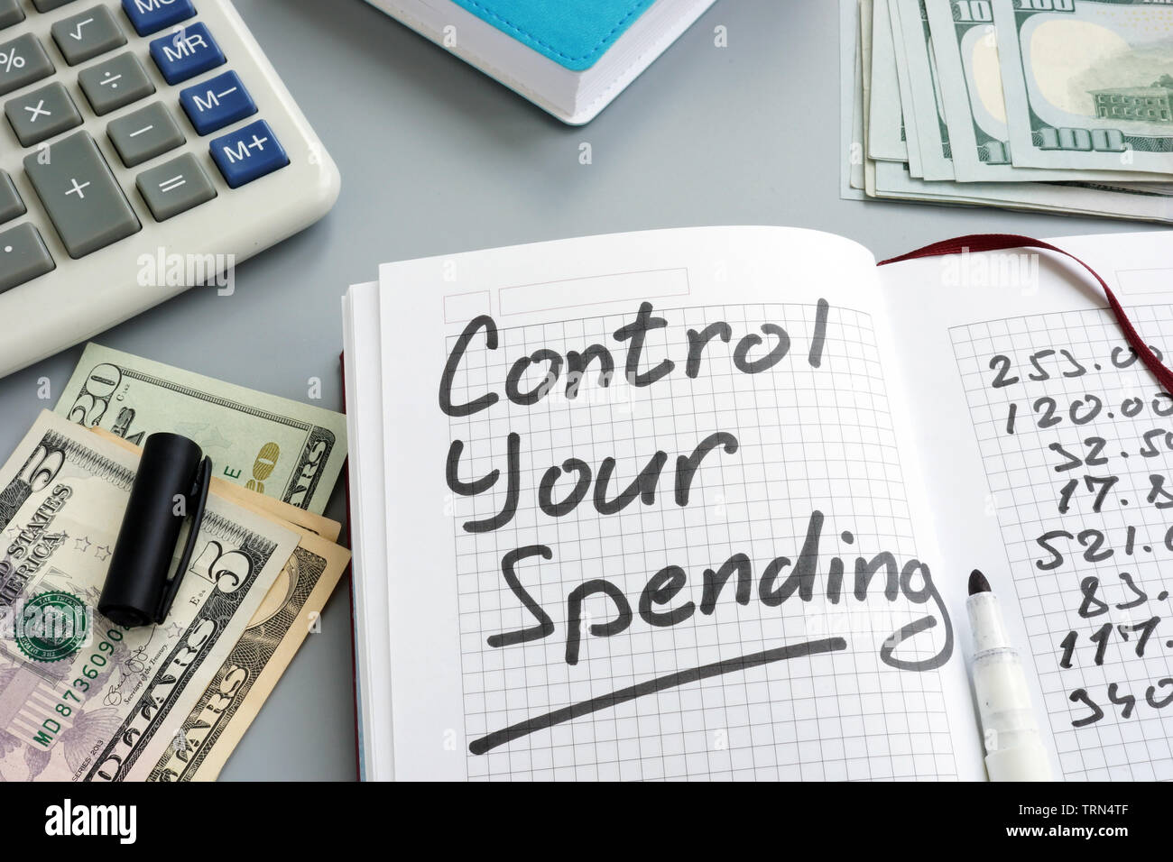 Steuern Sie Ihre Ausgaben Konzept. Home Haushalt und Geld. Stockfoto