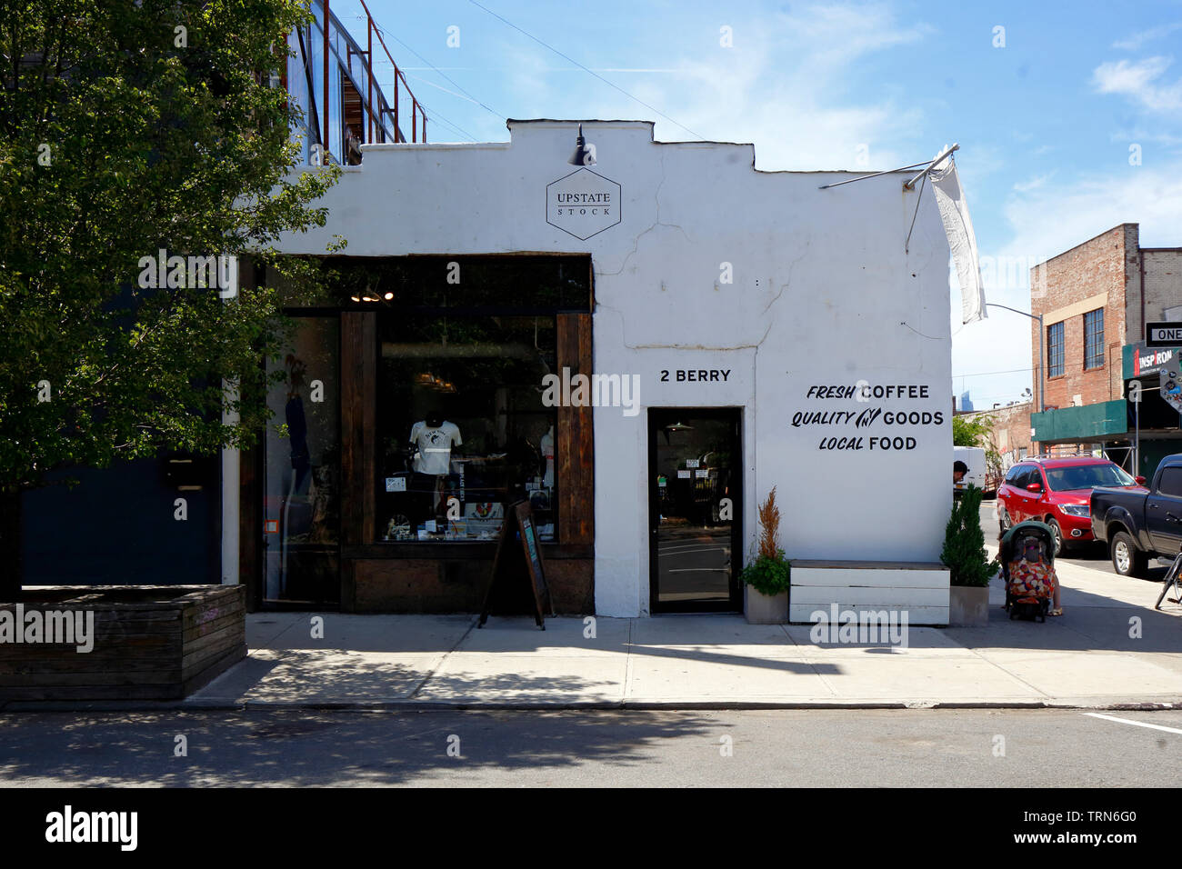 Upstate Stock, 2 Berry Street, Brooklyn, NY. Außenfassade eines Coffee Shops im Williamsburg, Greenpoint Viertel. Stockfoto