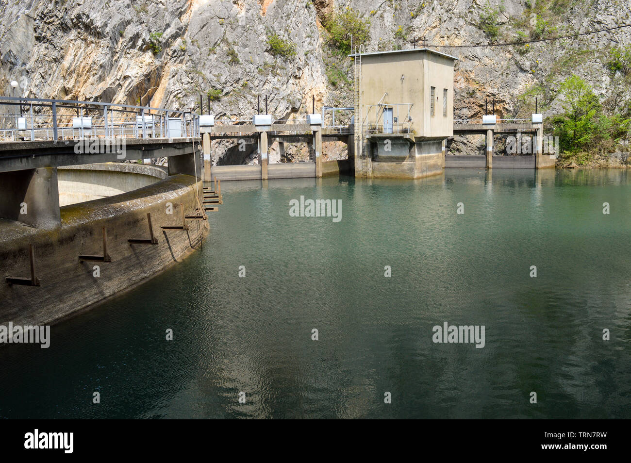 Wasserkraftwerk in Matka Canyon, Mazedonien Stockfoto
