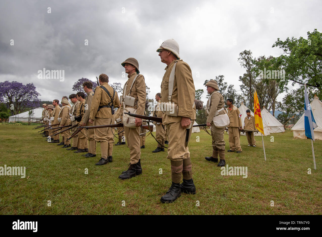 Talana Museum, Dundee, Südafrika, 20. Oktober, 2018. Mitglieder der Dundee Diehards sammeln für die jährliche Re-enactment der 20. Oktober 1899 Schlacht von talana Hill. Es war die erste große Auseinandersetzung zwischen Briten und Buren Kräfte im Zweiten Burenkrieg. Die Briten erlitten schwere Verluste, einschließlich ihrer allgemeinen, Sir William Penn Symons, sondern gewann den Tag. Bild: Jonathan Oberholster/Alamy Stockfoto