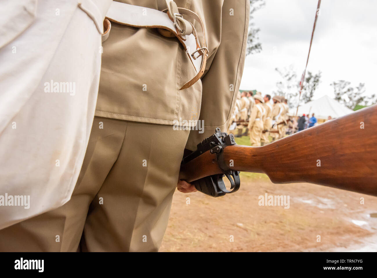 Talana Museum, Dundee, Südafrika, 20. Oktober, 2018. Mitglieder der Dundee Diehards sammeln für die jährliche Re-enactment der 20. Oktober 1899 Schlacht von talana Hill. Es war die erste große Auseinandersetzung zwischen Briten und Buren Kräfte im Zweiten Burenkrieg. Die Briten erlitten schwere Verluste, einschließlich ihrer allgemeinen, Sir William Penn Symons, sondern gewann den Tag. Bild: Jonathan Oberholster/Alamy Stockfoto