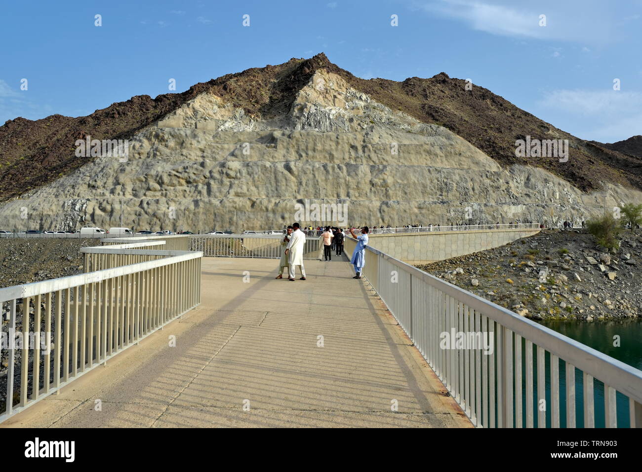 Al Rafisah Dam, Khorfakan, Sharjah Vereinigten Arabischen Emiraten, 4. Juni 2019, die Leute, die der Damm in der Eid al Fitr Feiertage Stockfoto