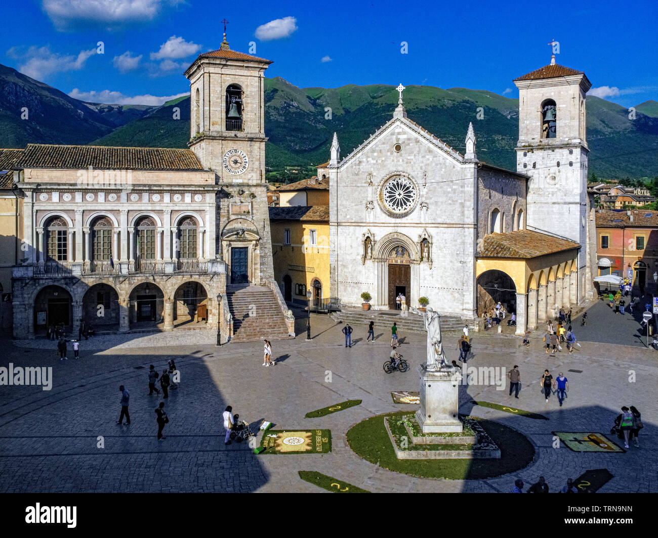 Italien Umbrien Norcia - Piazza San Benedetto Stockfoto
