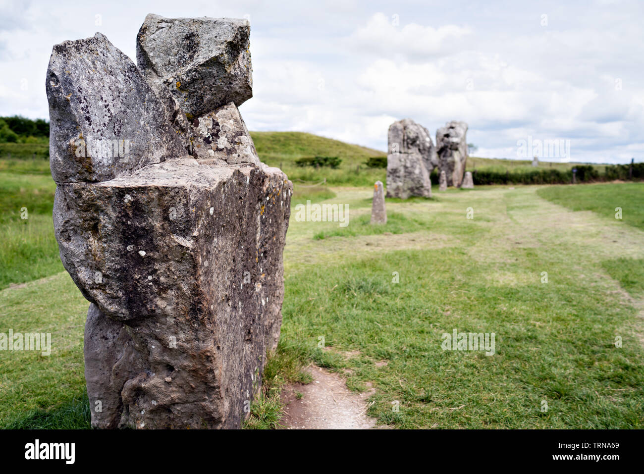 Ansicht der stehenden Steine am Steinkreis von Avebury in Wiltshire mit Kopie Raum Stockfoto