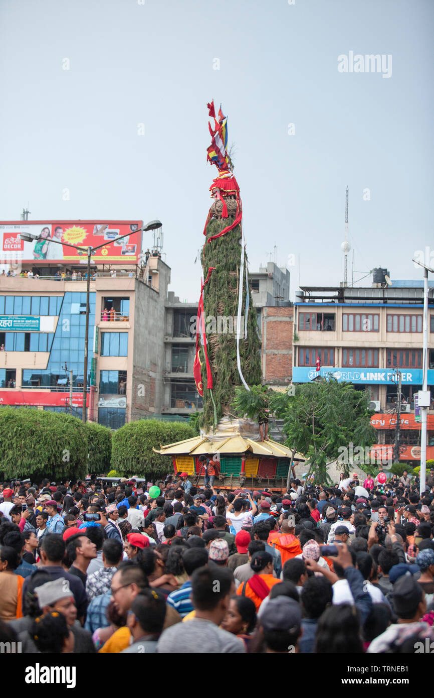 Kathmandu, Nepal, 9. Juni, 2019. Die Masse der Völker auf der Bhoto Jatra. Sarita Khadka/Alamy leben Nachrichten Stockfoto