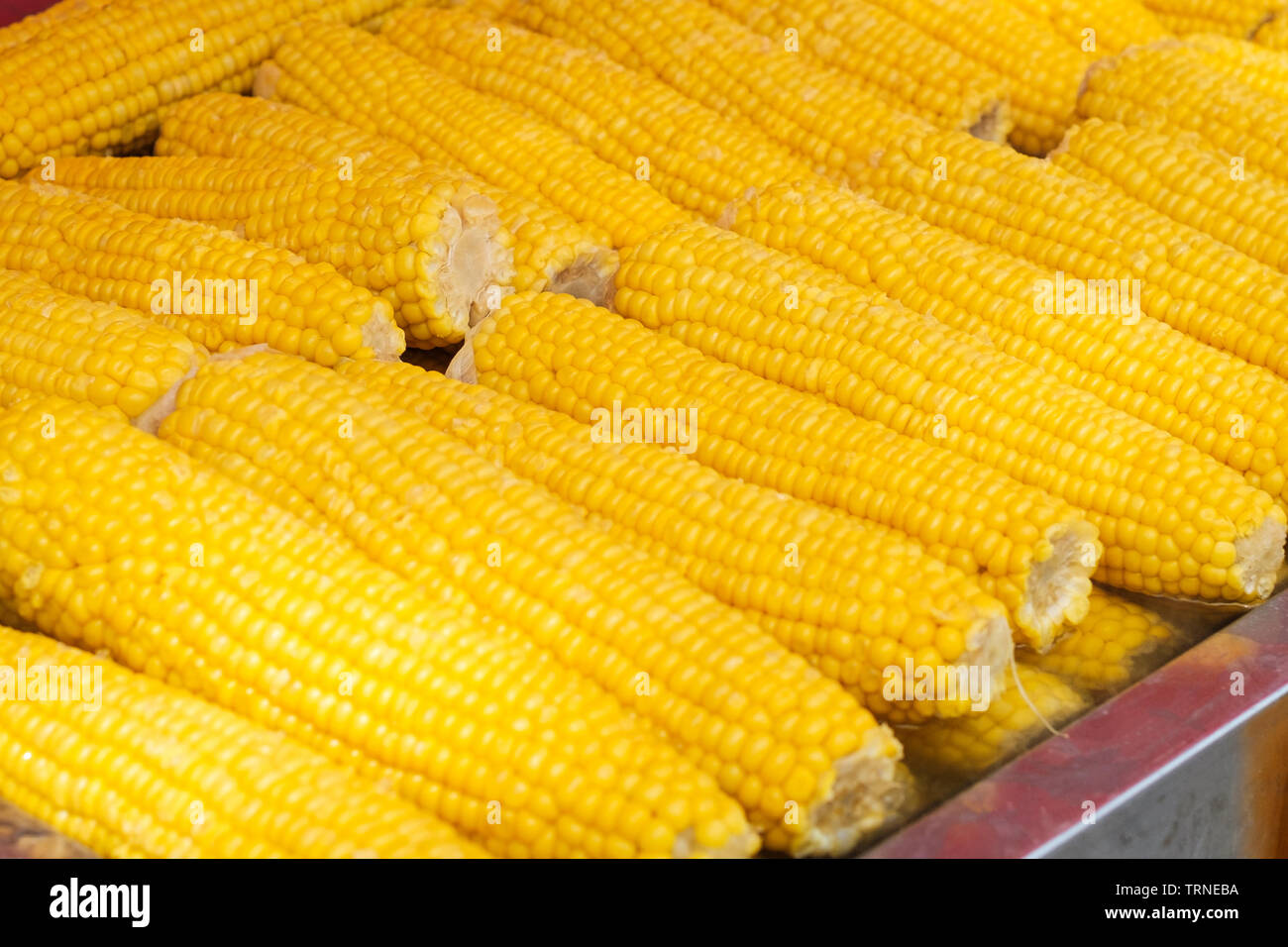 Glasstrahlperlen closeup - gekocht, gelber Mais zum Verkauf - Stockfoto