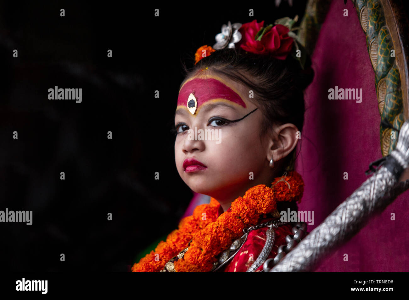 Kathmandu, Nepal, 09. Juni 2019. Lebendige Gott "Kumari" teilnehmen, der letzte Tag des Monats festival Rato Machindranath Festival in Kathmandu, Nepal. Stockfoto