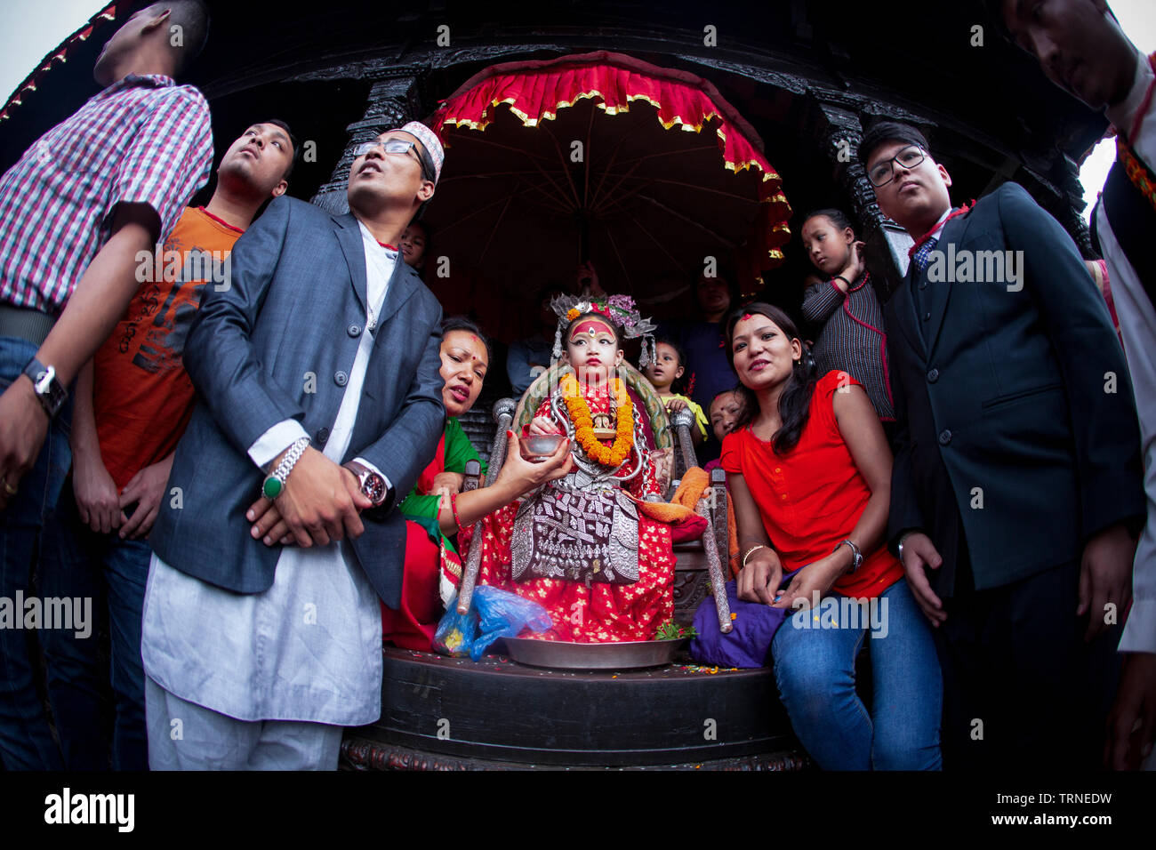 Kathmandu, Nepal, 09. Juni 2019. Lebendige Gott "Kumari" teilnehmen, der letzte Tag des Monats festival Rato Machindranath Festival in Kathmandu, Nepal. Stockfoto