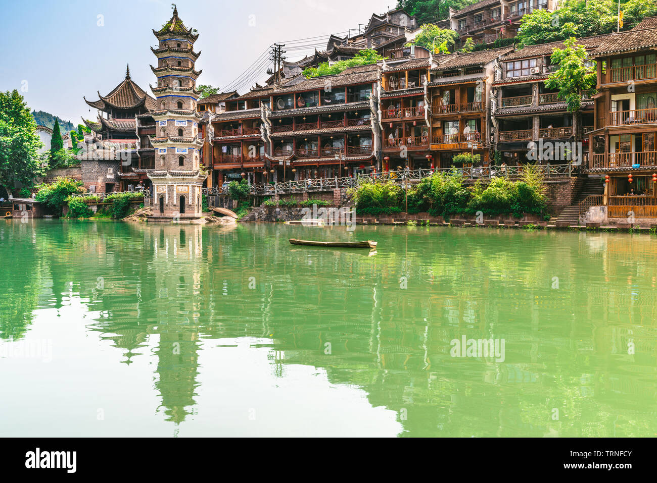 Fenghuang alten Phoenix Stadt Landschaft mit dem Wanming Pagode in Hunan in China Stockfoto