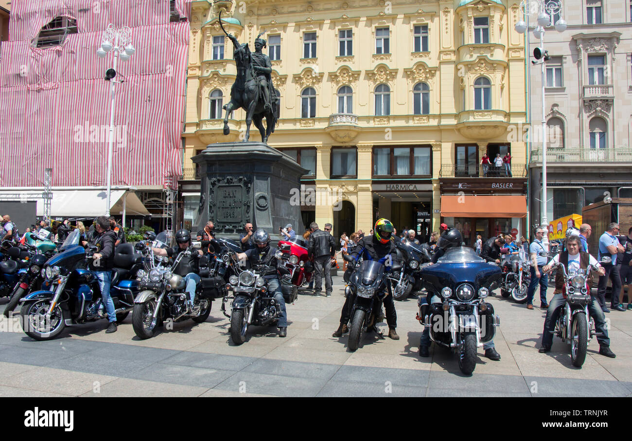ZAGREB, KROATIEN - JUNI 01 Gruppe von Motorrad Harley Davidson Fans auf dem platz Ban Jelacic, am Juni 01, 2019, Zagreb, Kroatien. Stockfoto