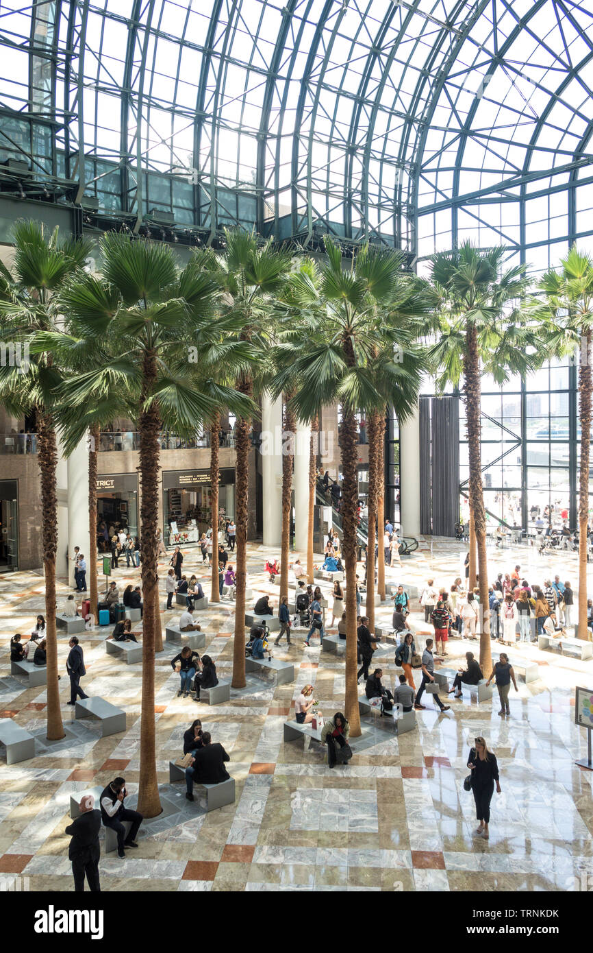 Das Wintergarten-Atrium, Brookfield Place in Battery Park City, NYC, USA Stockfoto