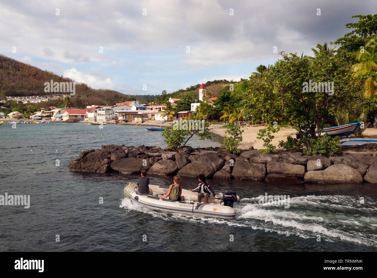 Hübsche Bucht und Stadt Deshiaes in Basse Terre Guadeloupe. Lage für "Tod im Paradies" TV-Serie Stockfoto