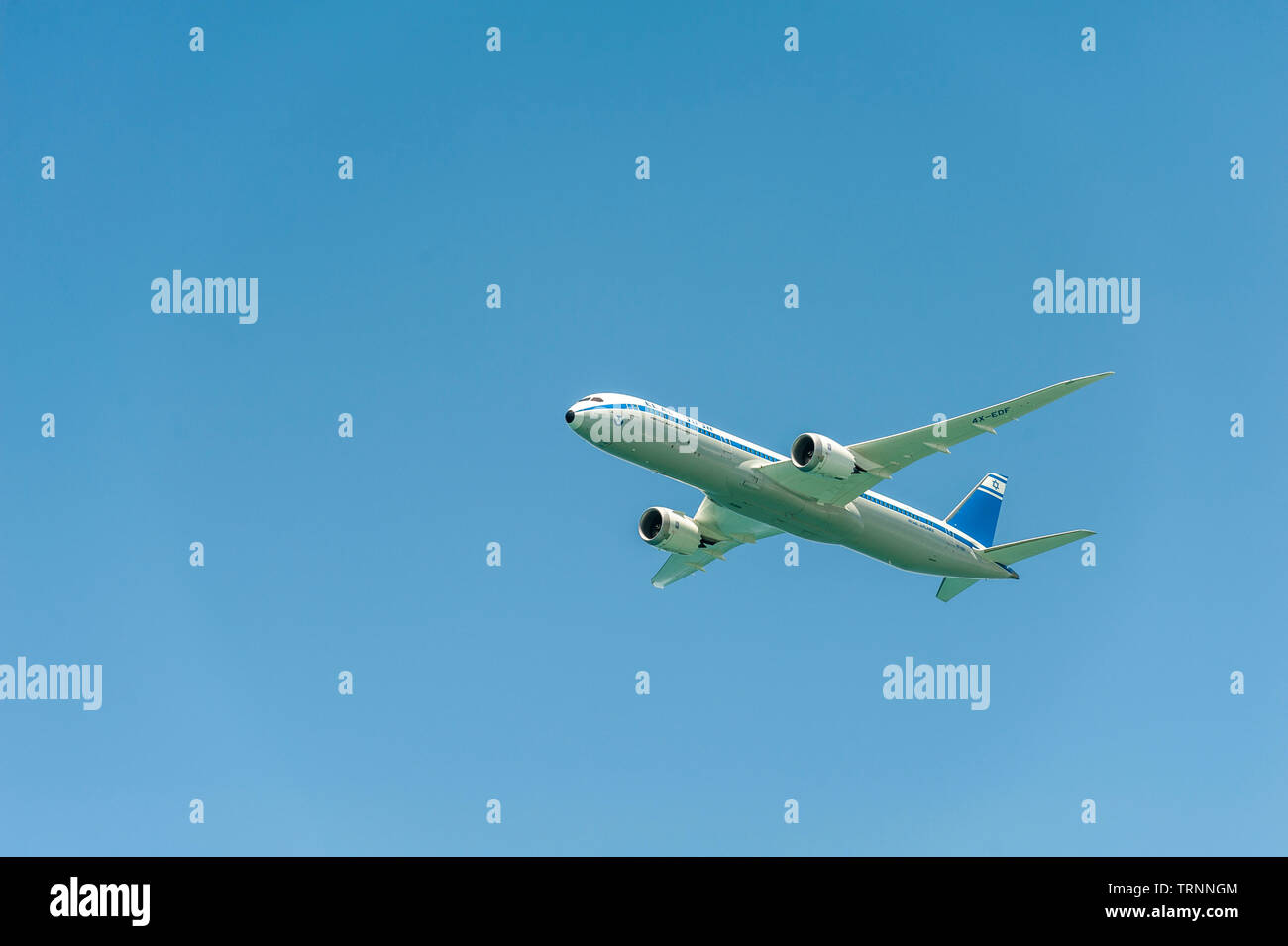Israel, Tel Aviv-Yafo - 09. Mai 2019: Yom haatzmaout 2019 - Israels Unabhängigkeitstag 71 - Airshow: EL AL's Dreamliner Stockfoto