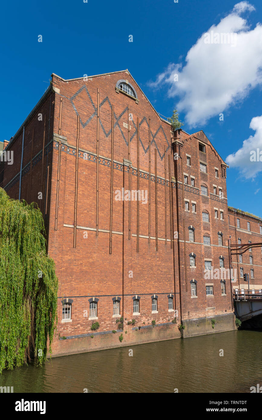 Die heilungen Mühle, auch als Borough Mühle bekannt, wurde im Jahr 1865 neben dem Fluss Avon in Stroud, Gloucestershire, England Stockfoto