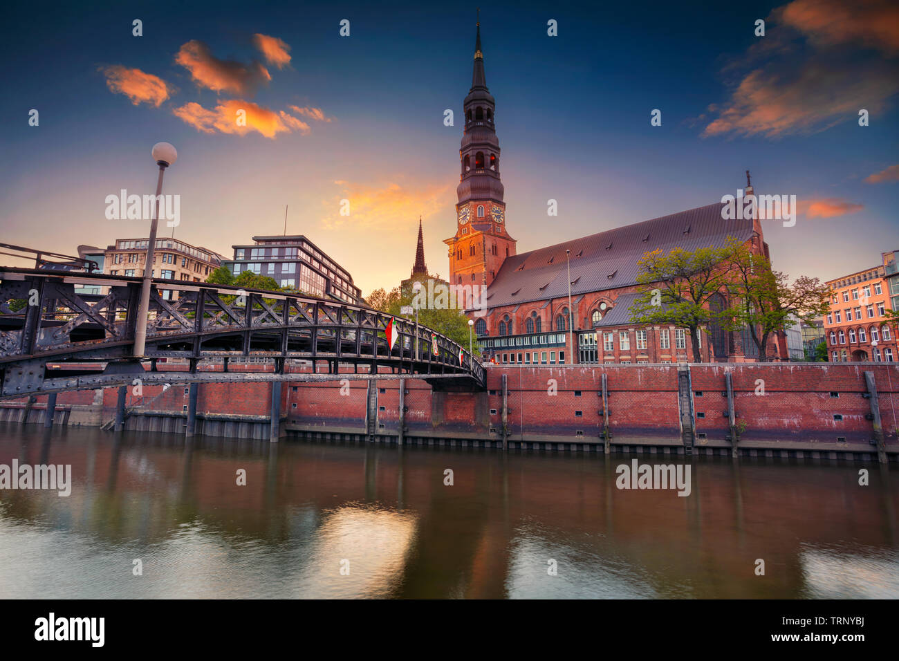Hamburg, Deutschland. Stadtbild von Hamburg, Speicherstadt bei Sonnenuntergang. Stockfoto