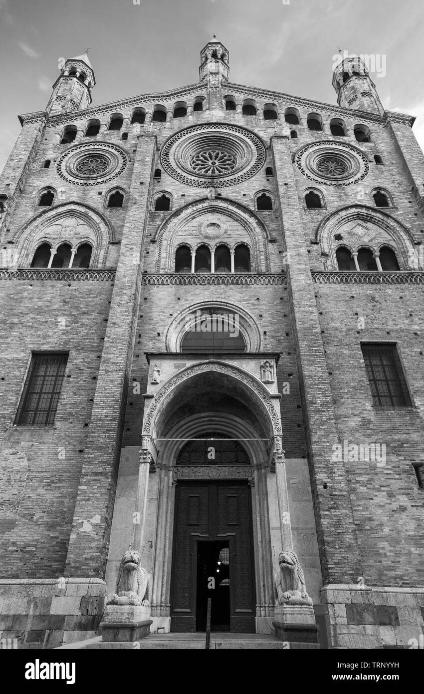 Seite Eintritt zur Kathedrale. Cremona. Italien Stockfoto