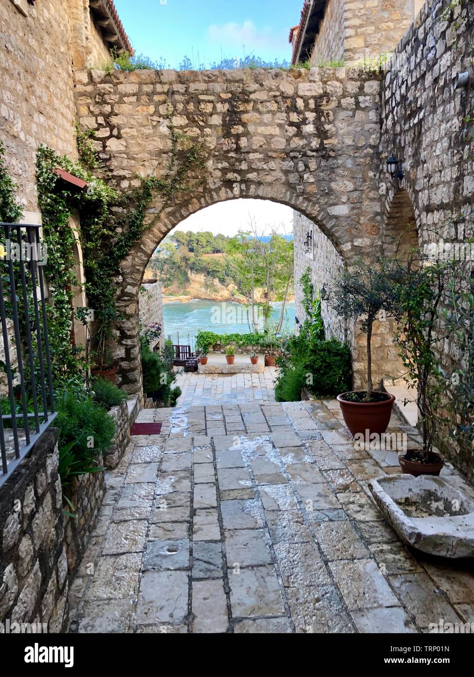 Schönen mittelalterlichen Tor in Stari Grad alte Stadt Ulcinj Montenegro Stockfoto