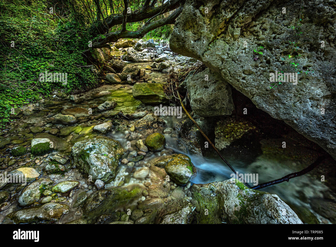 Stream in Avello Tal, Abruzzen Stockfoto