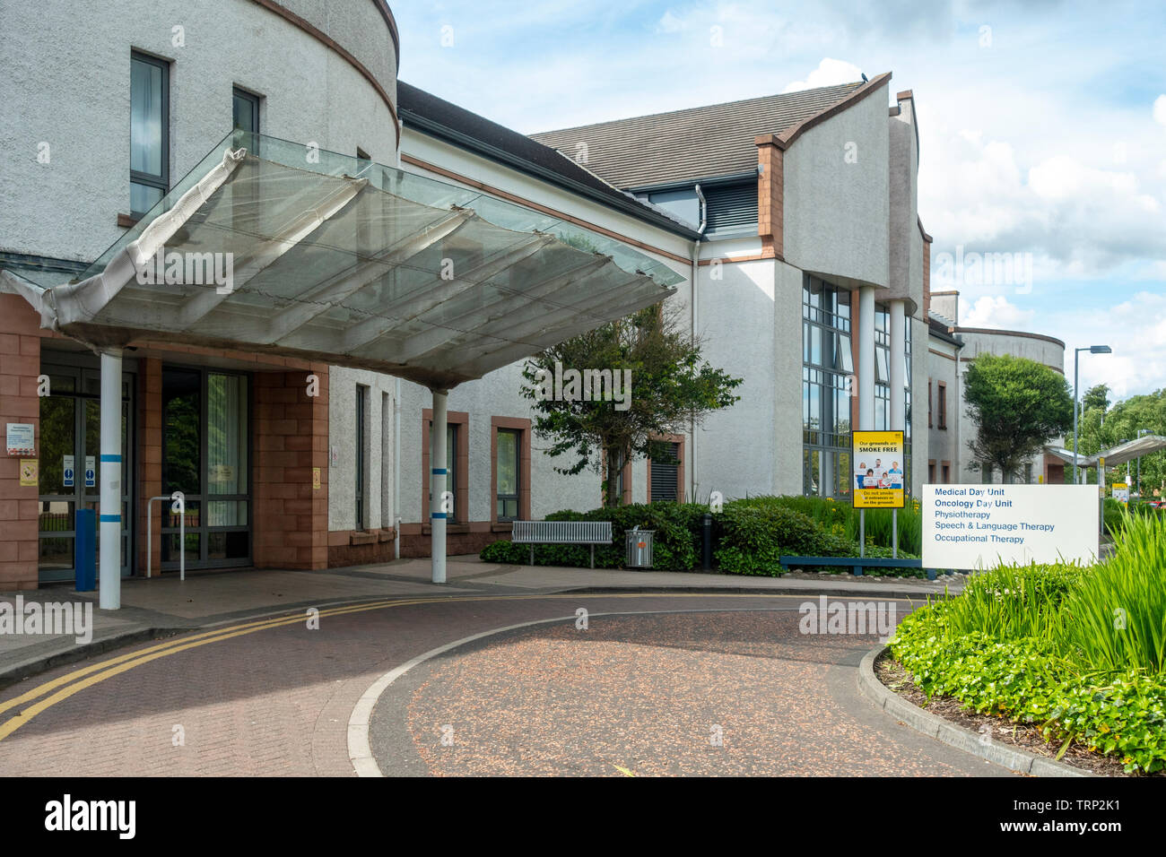 Eingang zu verschiedenen Tag uinits und Kliniken am Universitätsklinikum, Wishaw, North Lanarkshire, Schottland Stockfoto