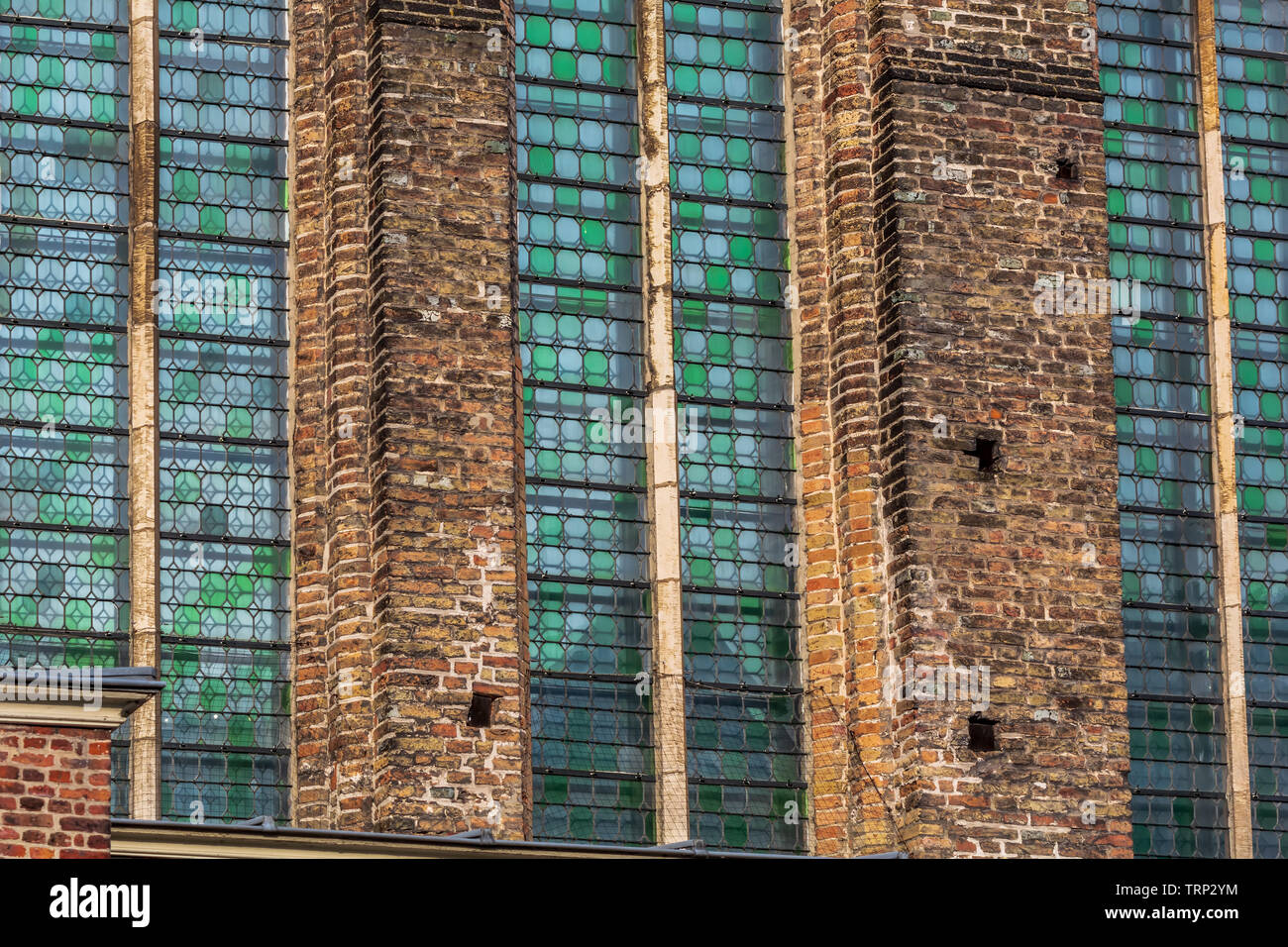 Exterieur mit Glasfenstern mittelalterlicher Sint-Janshospitaal (St John's Hospital), in der Mitte des 12. Jahrhunderts gegründet. Stadtbild von Brügge Straßen Stockfoto