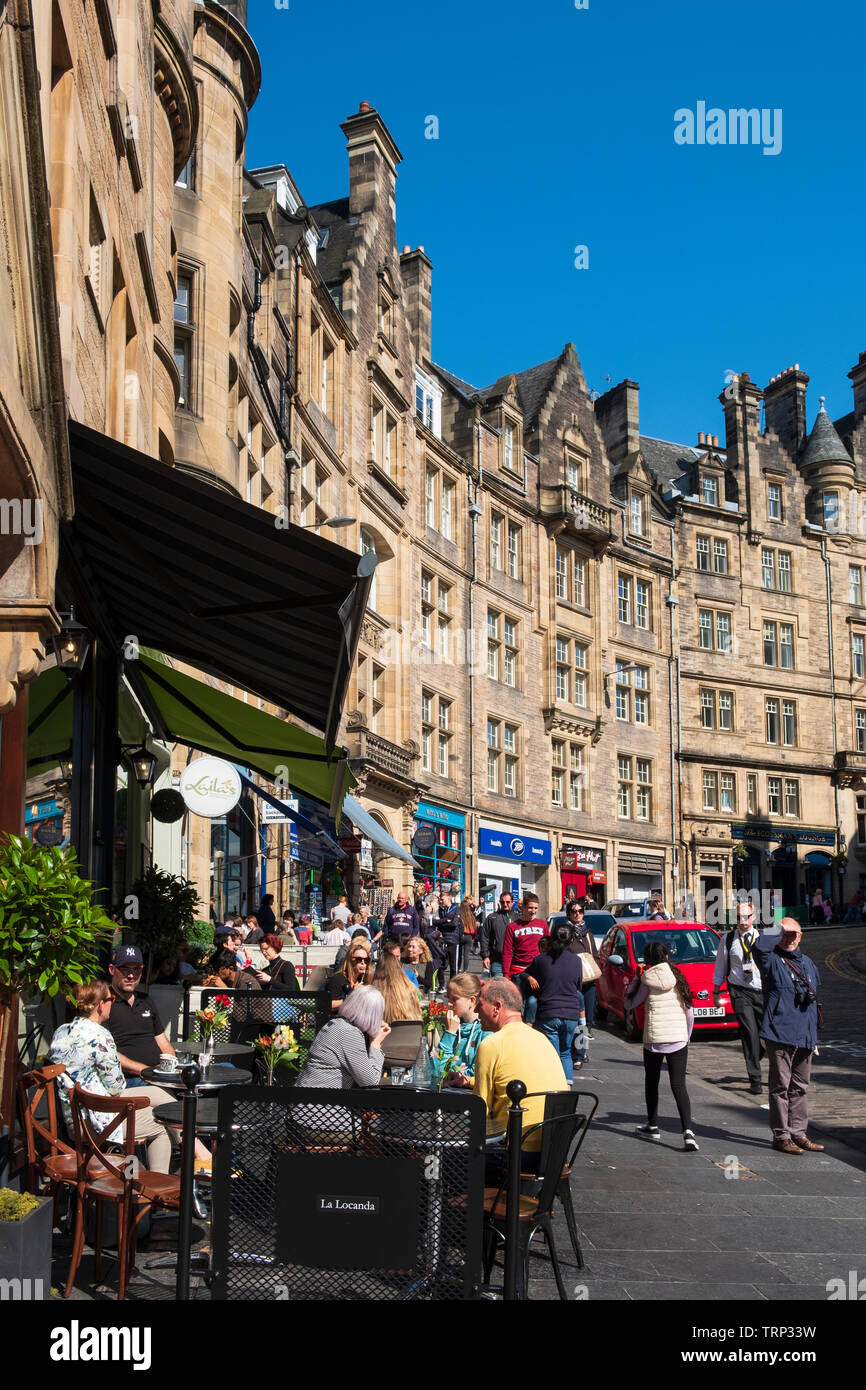 Busy Cafe auf Cockburn Street in der Altstadt von Edinburgh, Schottland, Großbritannien Stockfoto