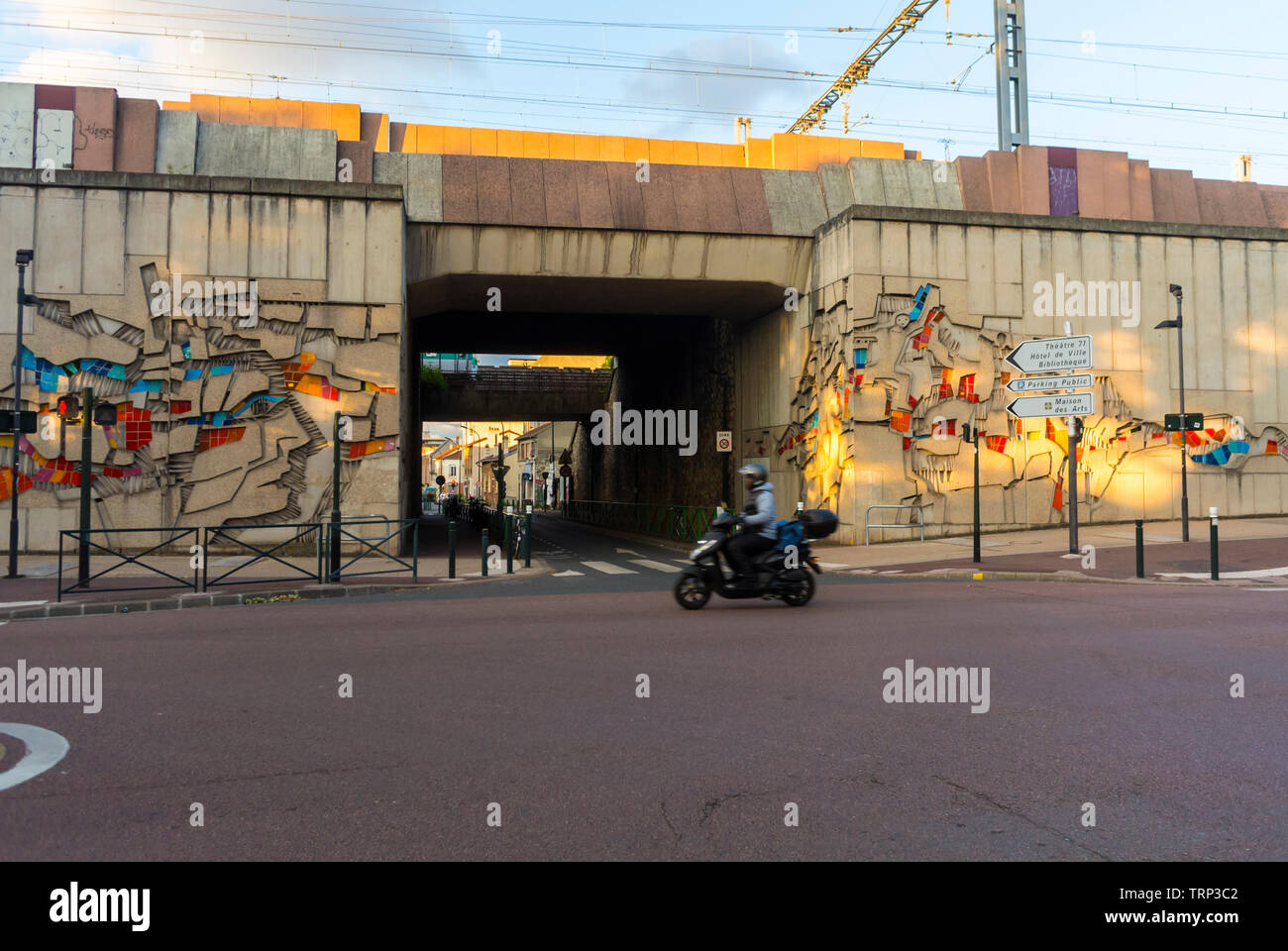 Malakoff, FRANKREICH, Pariser Vororte, Motorrad auf der Straße, Vorortstraße, paris fahren Stockfoto