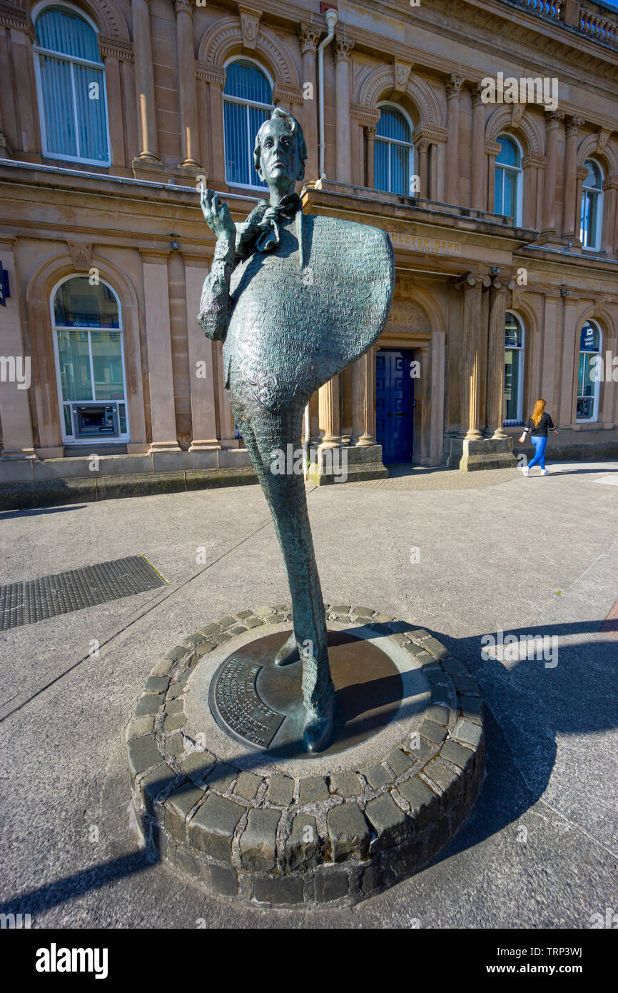William Butler Yeats Memorial vor der Ulster Bank in Sligo City, Irland Stockfoto