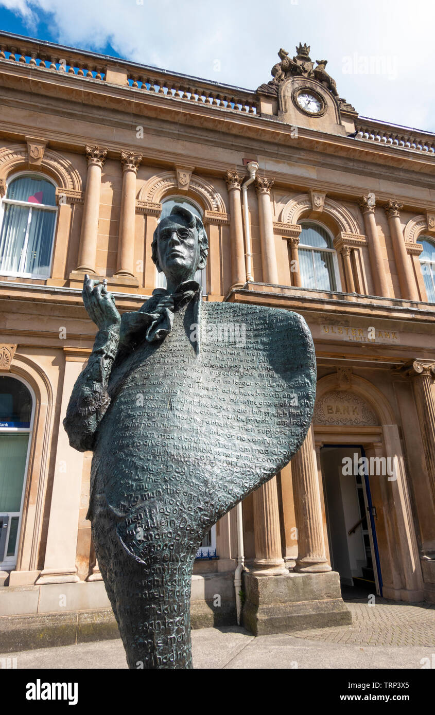 William Butler Yeats Memorial vor der Ulster Bank in Sligo City, Irland Stockfoto
