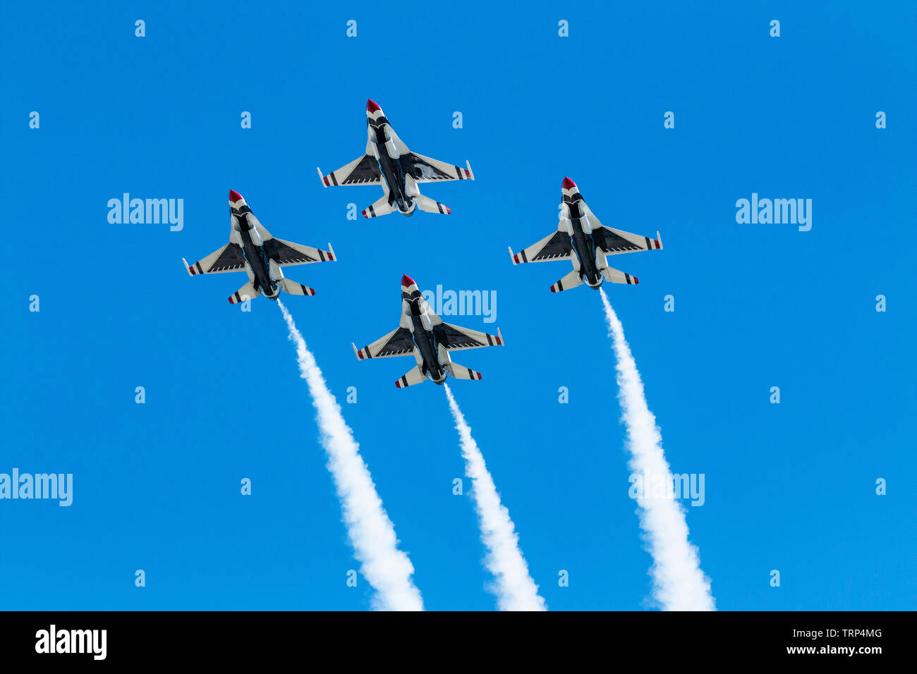 Wantagh, New York, USA - 24. Mai 2019 - die United States Air Force Thunderbirds Durchführung diamond formation über meinem Kopf auf kostenlose Show am Freitag von Mem Stockfoto