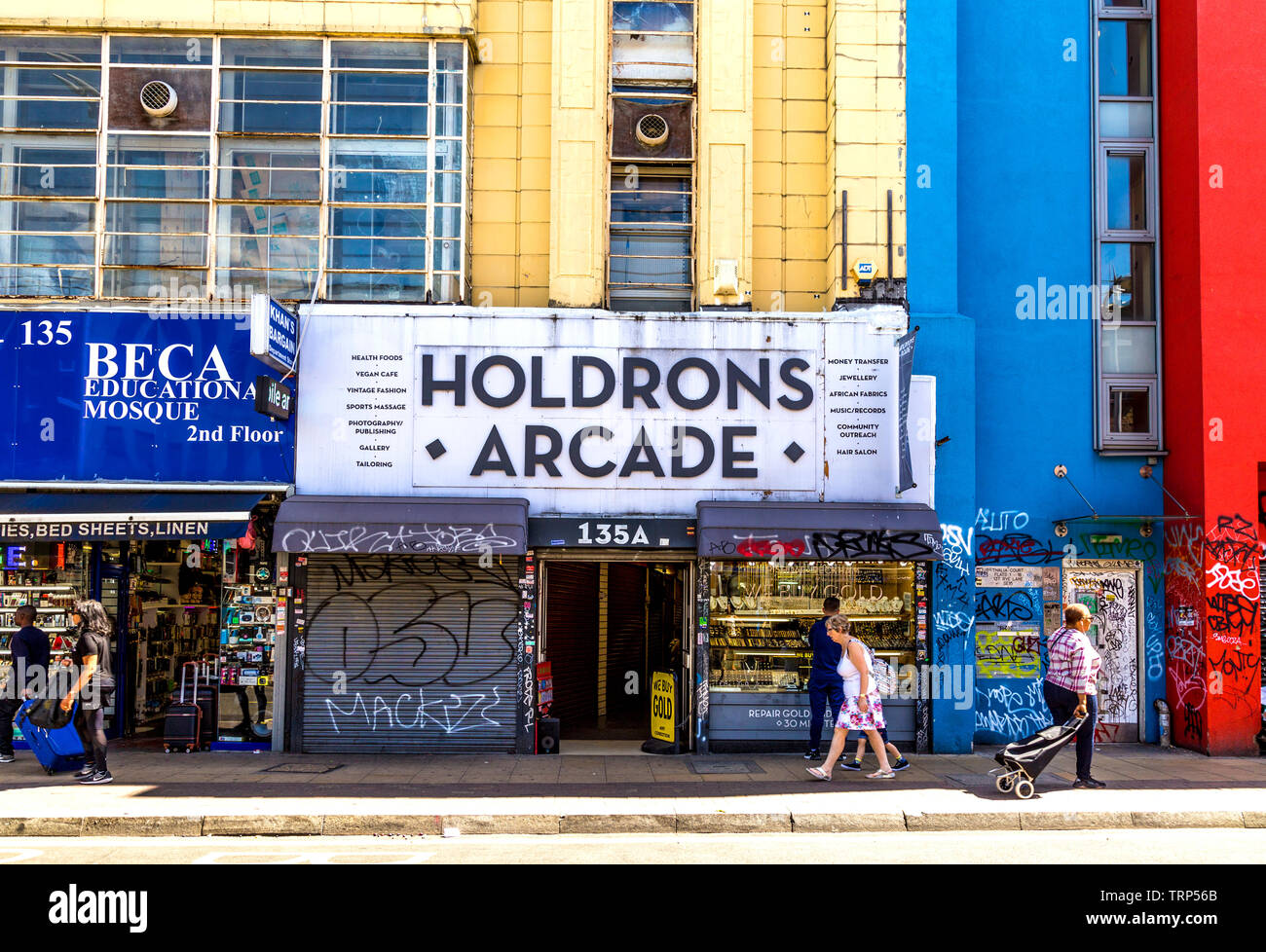 Fassade des Holdrons Arcade, Peckham, London, UK Stockfoto