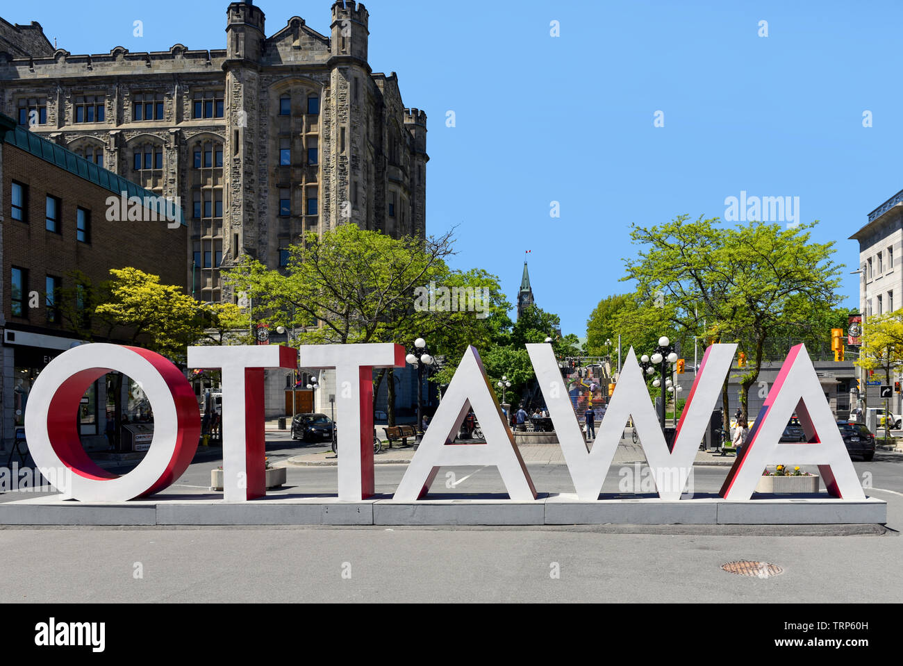 Ottawa, Kanada - Juni 8, 2019: Die riesigen Ottawa unterzeichnen in der Byward Market ist eine Attraktion für Menschen, die mit dem Zeichen darstellen möchten. Stockfoto