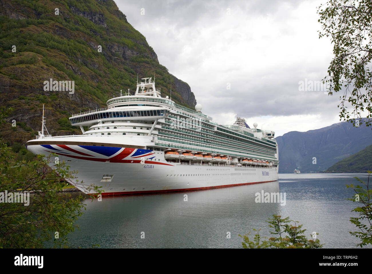 P&O Kreuzfahrtschiff Azura in Flaam Norwegen angedockt Stockfoto