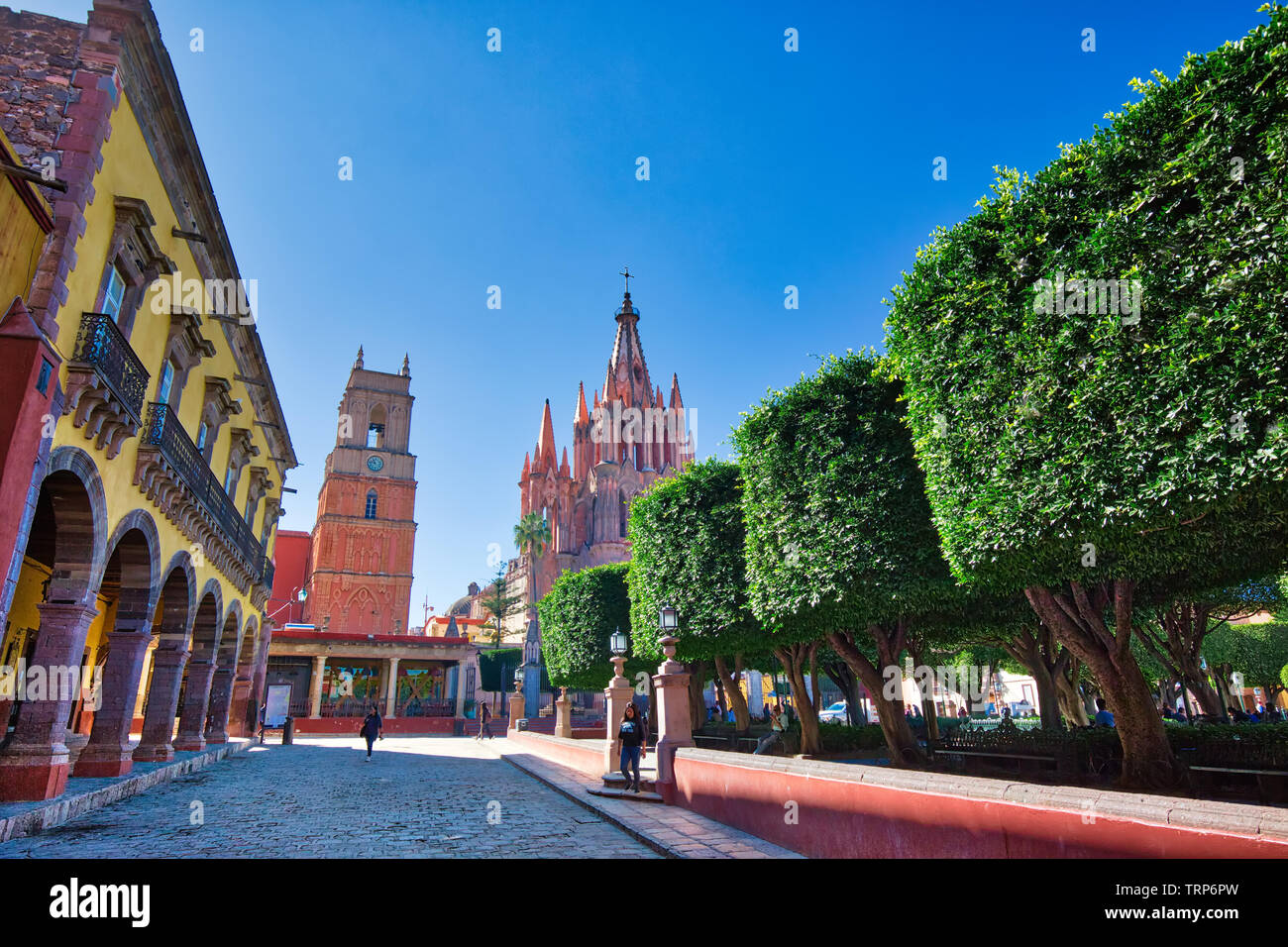 San Miguel de Allende, Mexiko - 3 Dezember, 2018: Wahrzeichen Parroquia de San Miguel Arcangel Kathedrale im historischen Stadtzentrum Stockfoto