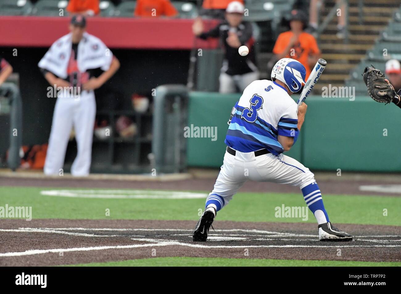 Teig wird von einem Pitch getroffen. USA. Stockfoto