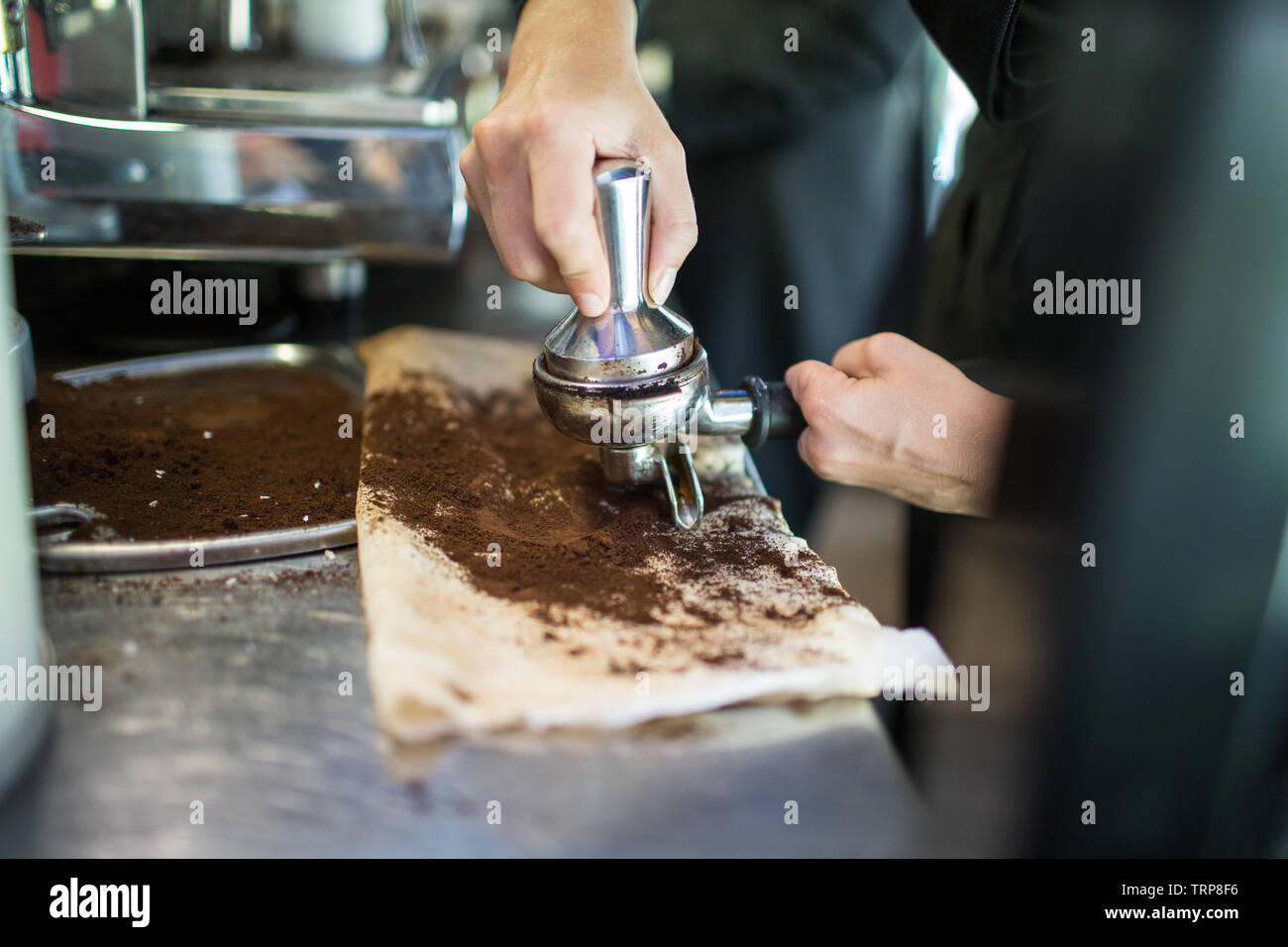 Barista mit Behinderung Kaffee Stockfoto