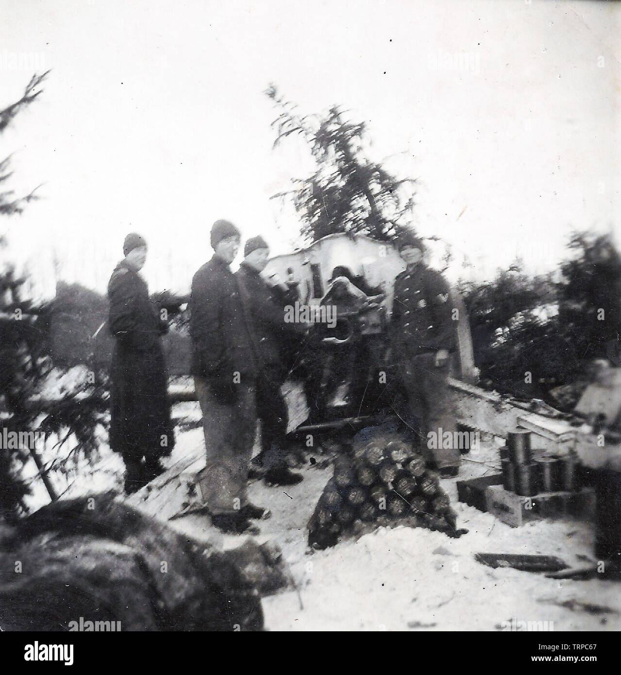 German Field Howitzer und Crew in der russischen Front Winter 1942 Stockfoto